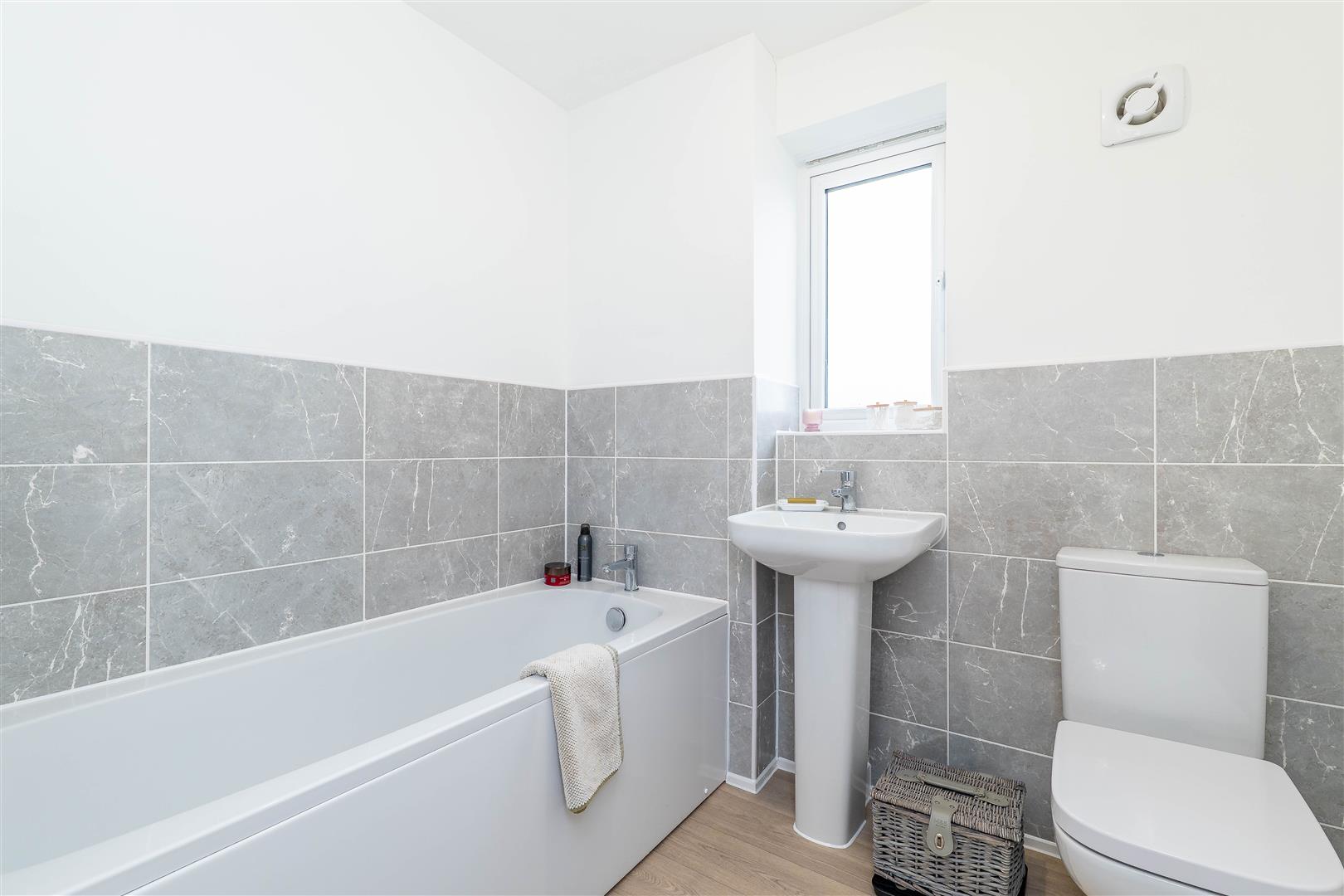 3 bed property in Thornton Drive, Preston